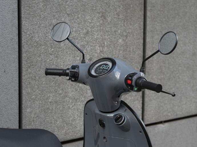 Velca Calima S – Detalles manillar MOTOCICLETA ELÉCTRICA VELCA CALIMA S 25 5Kw - vehículos eléctricos