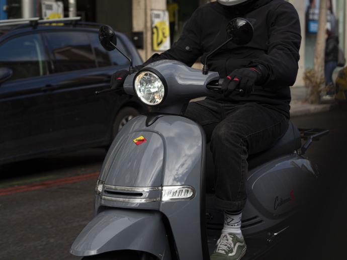 Velca Calima S – Frente en rodado MOTOCICLETA ELÉCTRICA VELCA CALIMA S 25 5Kw - vehículos eléctricos