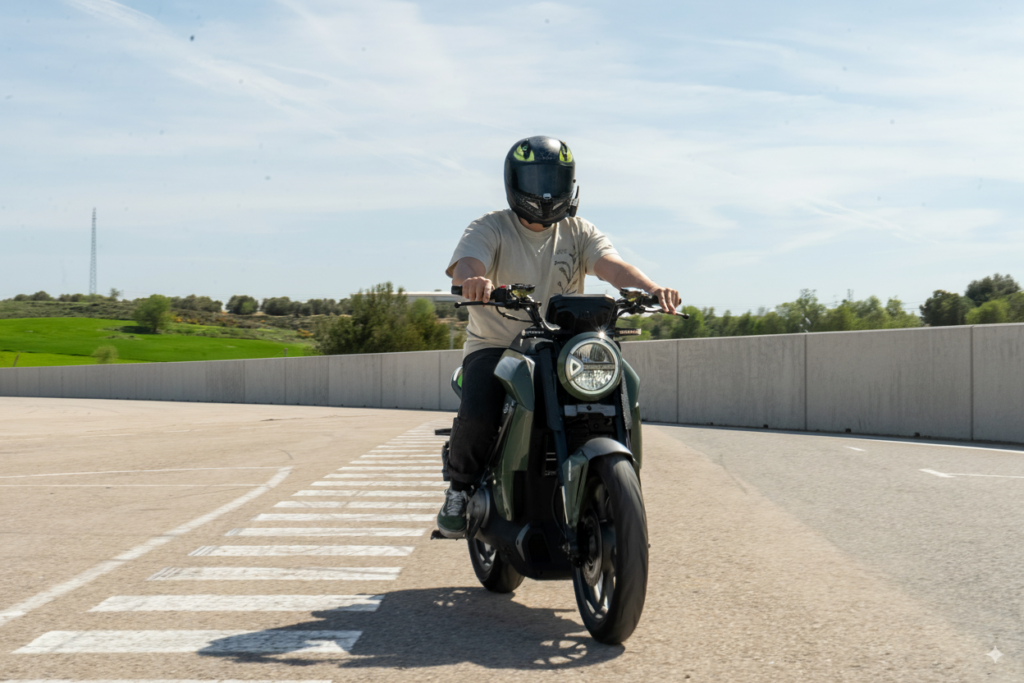 MOTOCICLETA ELÉCTRICA VELCA NUDE 9KW - vehículos eléctricos