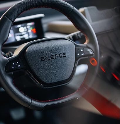 s04-vehicle-details-volante-multifuncional MICROCAR SILENCE S04 - vehículos eléctricos